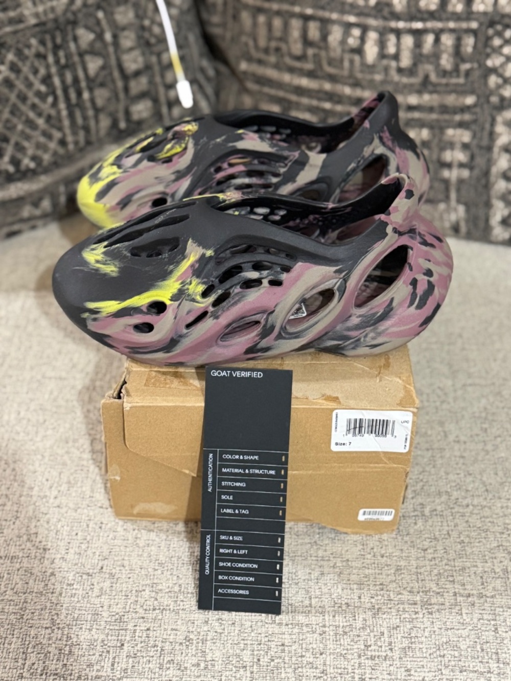 Adidas YEEZY Foam Runner - Picture 5 of 8
